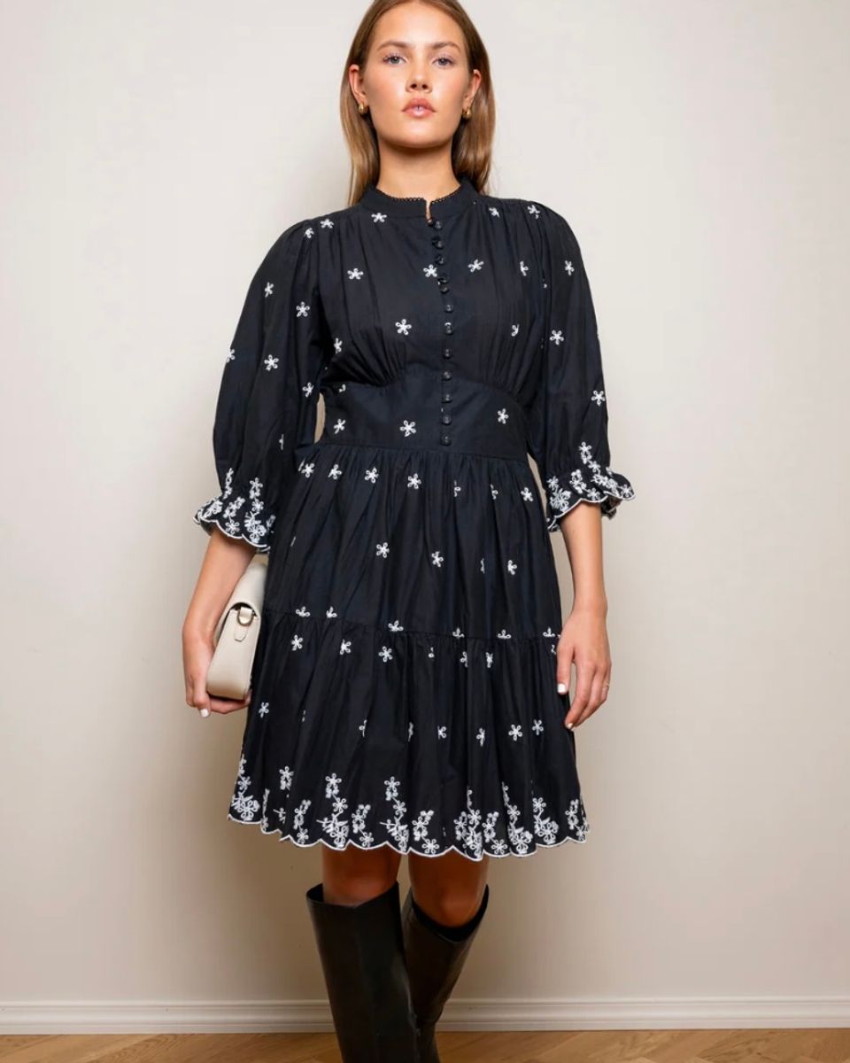 MISSMAYA Scarlett Dress Noir Embroidery 