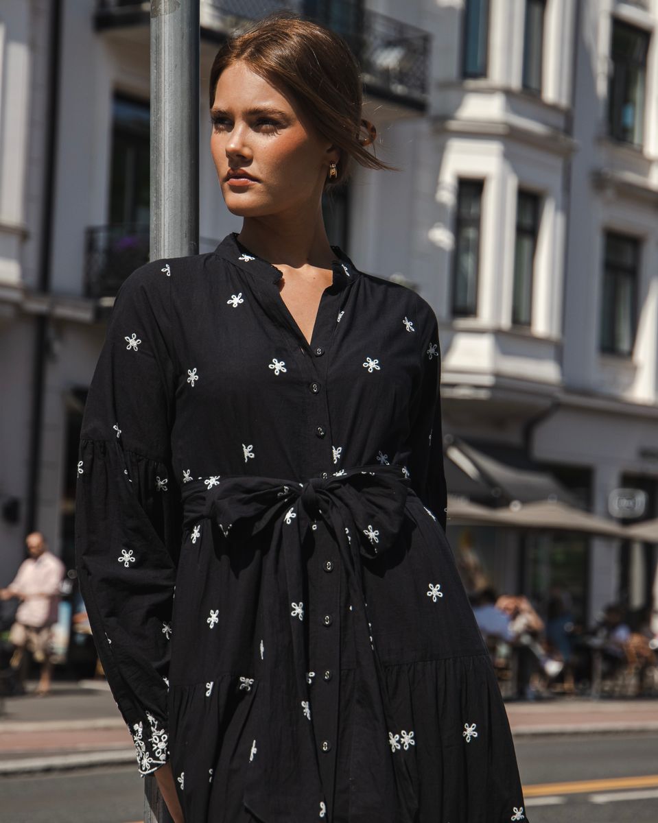 MISSMAYA Gabriela Dress Noir Embroidery